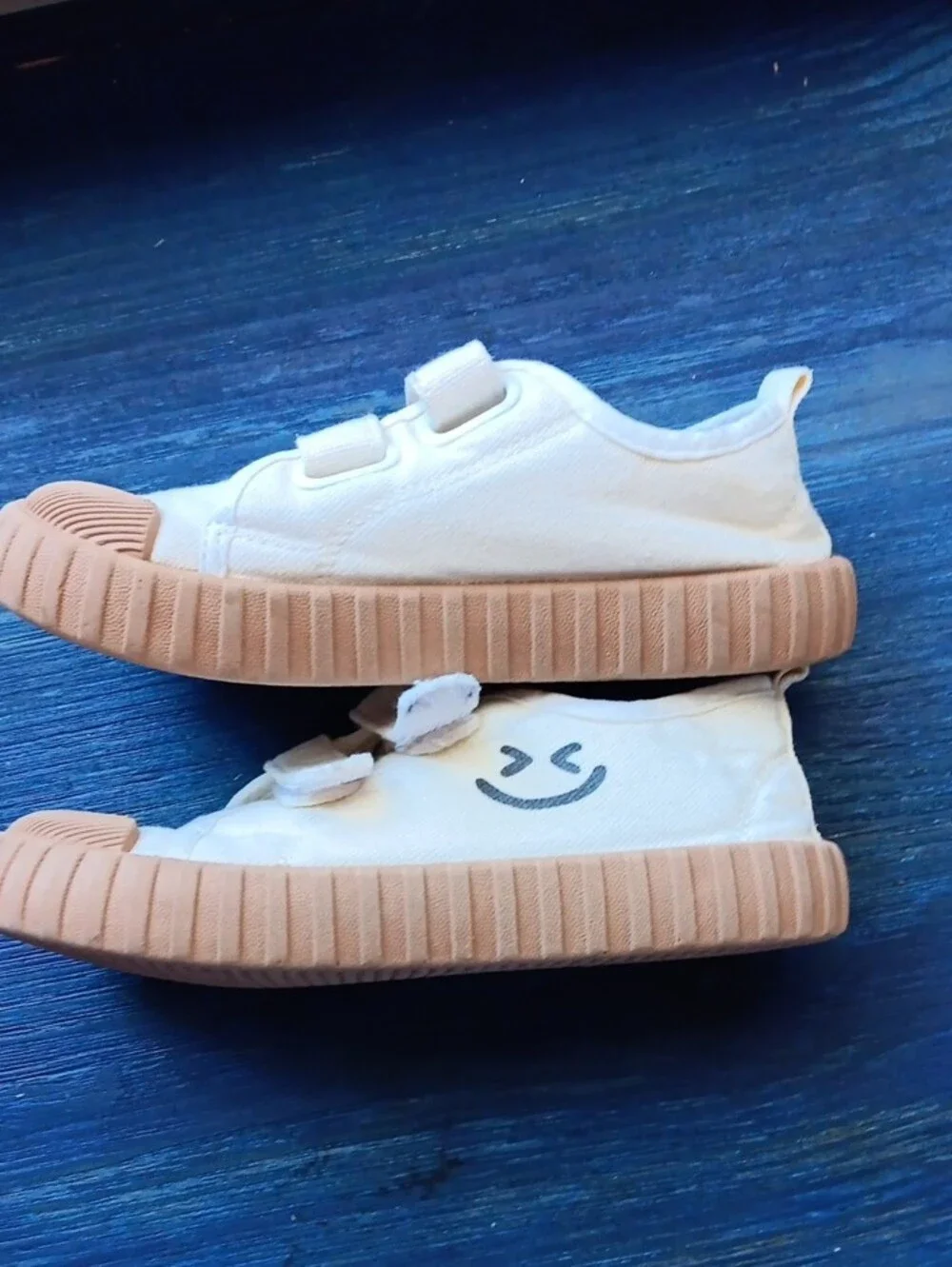 Sanuk sneakers provides